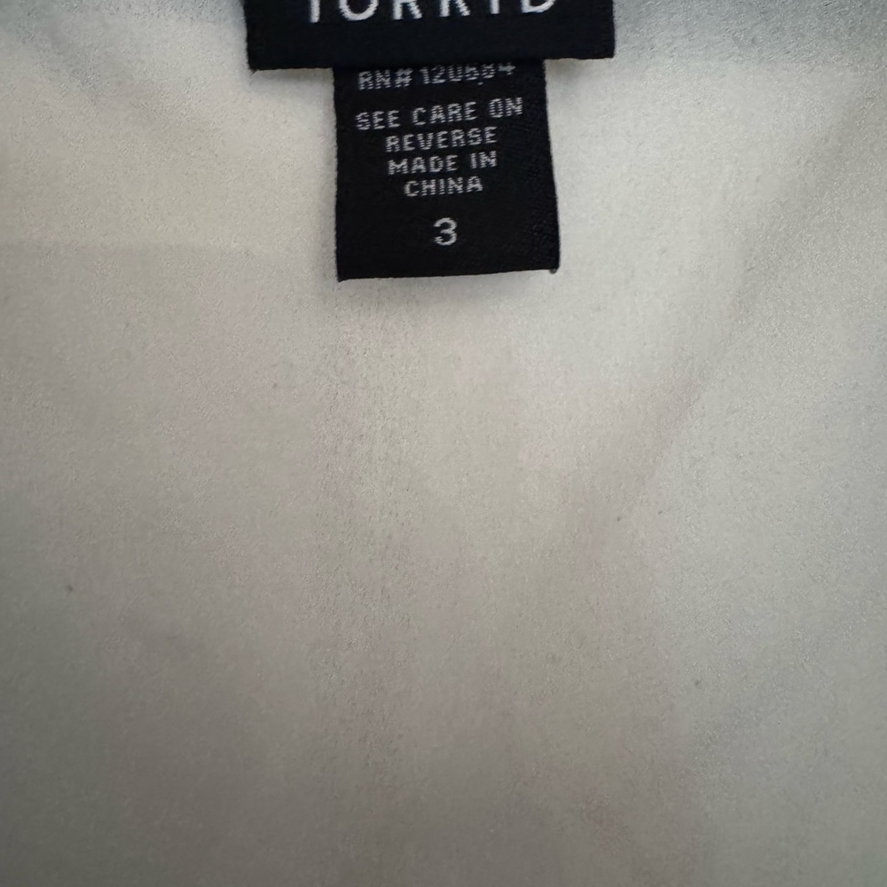 Torrid White Pleated Sleeveless Tank Top - Picture 6 of 7